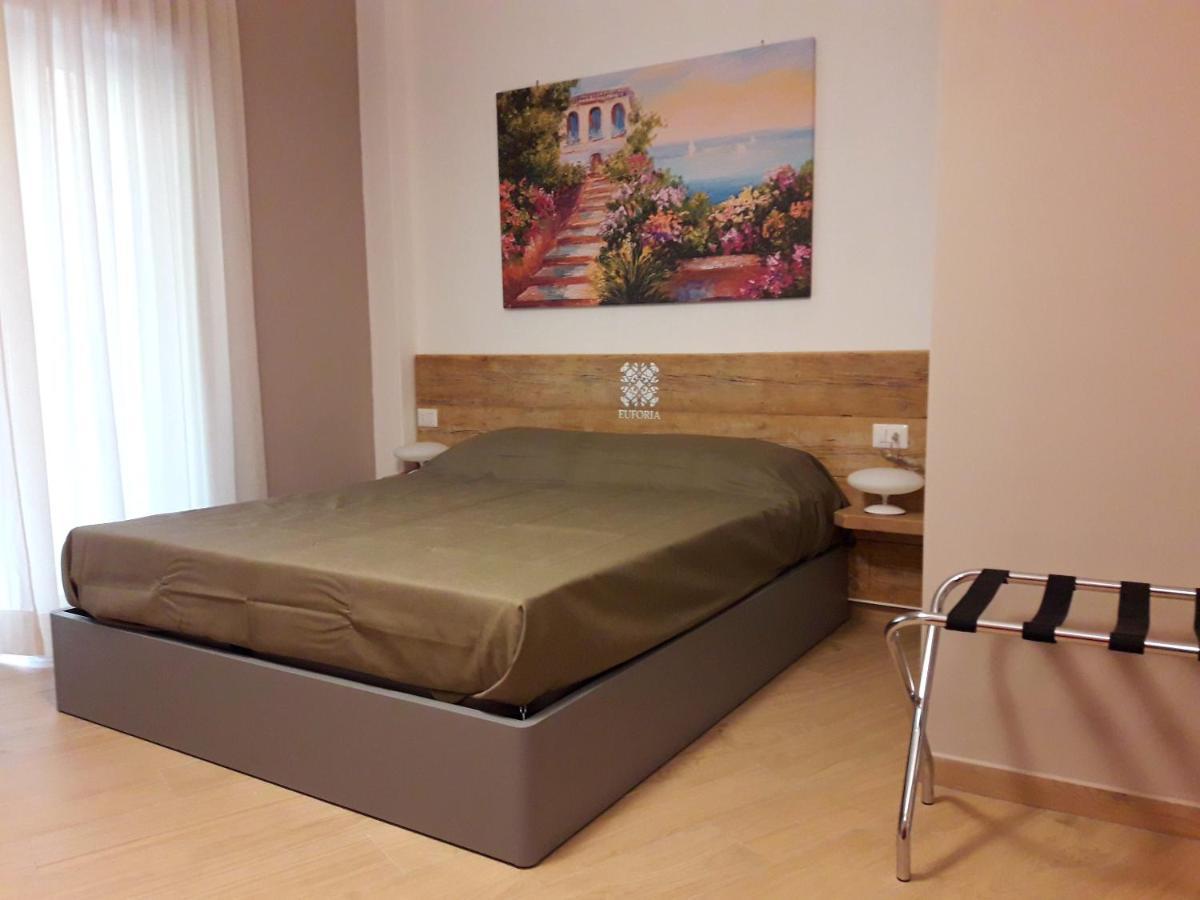 Bed and Breakfast Euforia Napoli - Tre Sedi - Three Locations Экстерьер фото